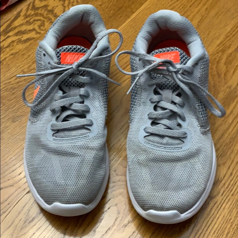 NIKE Revolution 3 Women’s Sneakers Sz 7